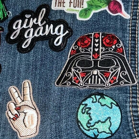 Maurice’s Wash Jean Jacket adorned with assorted patches women's medium - Picture 12 of 15